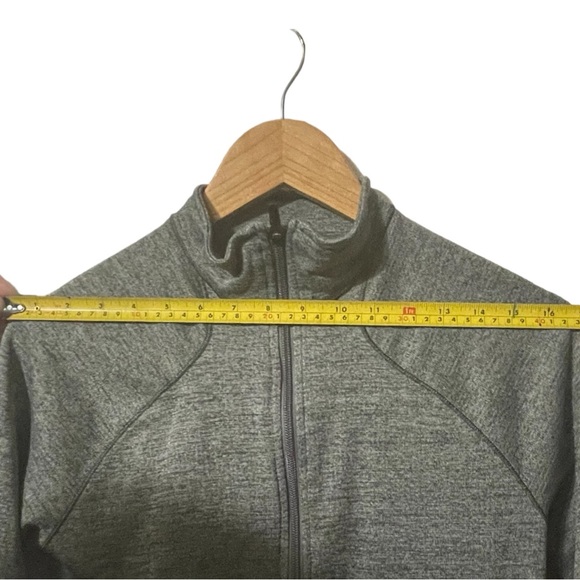 Bundle Reebok, Under Armour, Burton Women’s Sweaters. - Picture 4 of 16